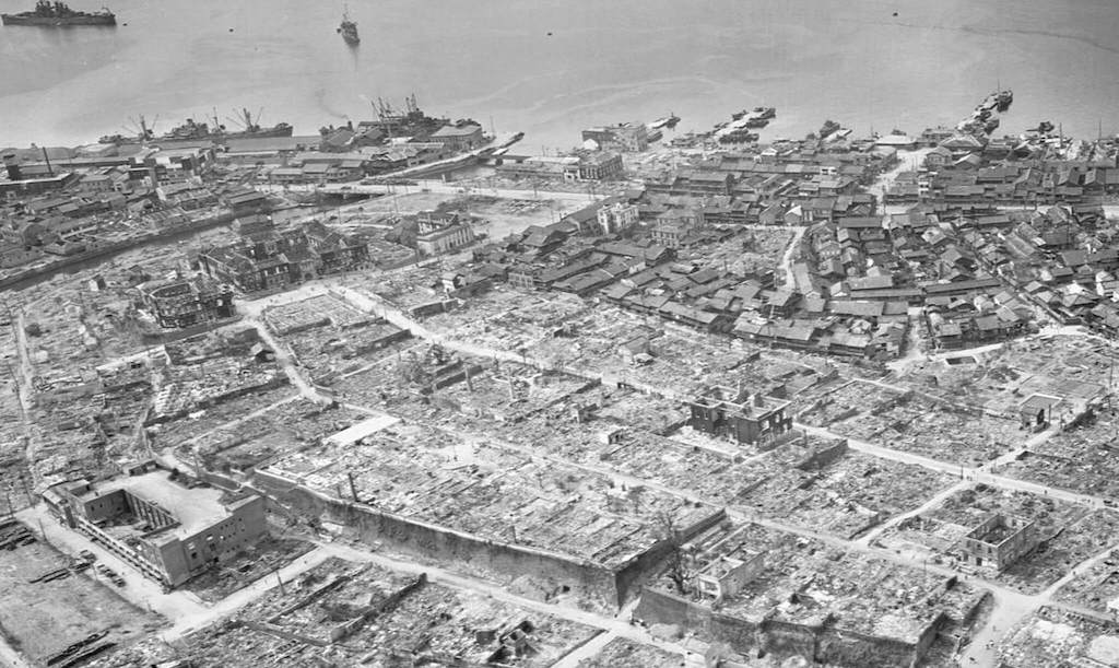 Edifícios destruídos após a bomba de Nagasaki